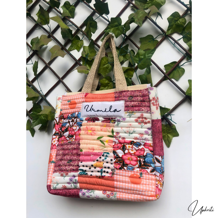Shades of peach quilted tote bag