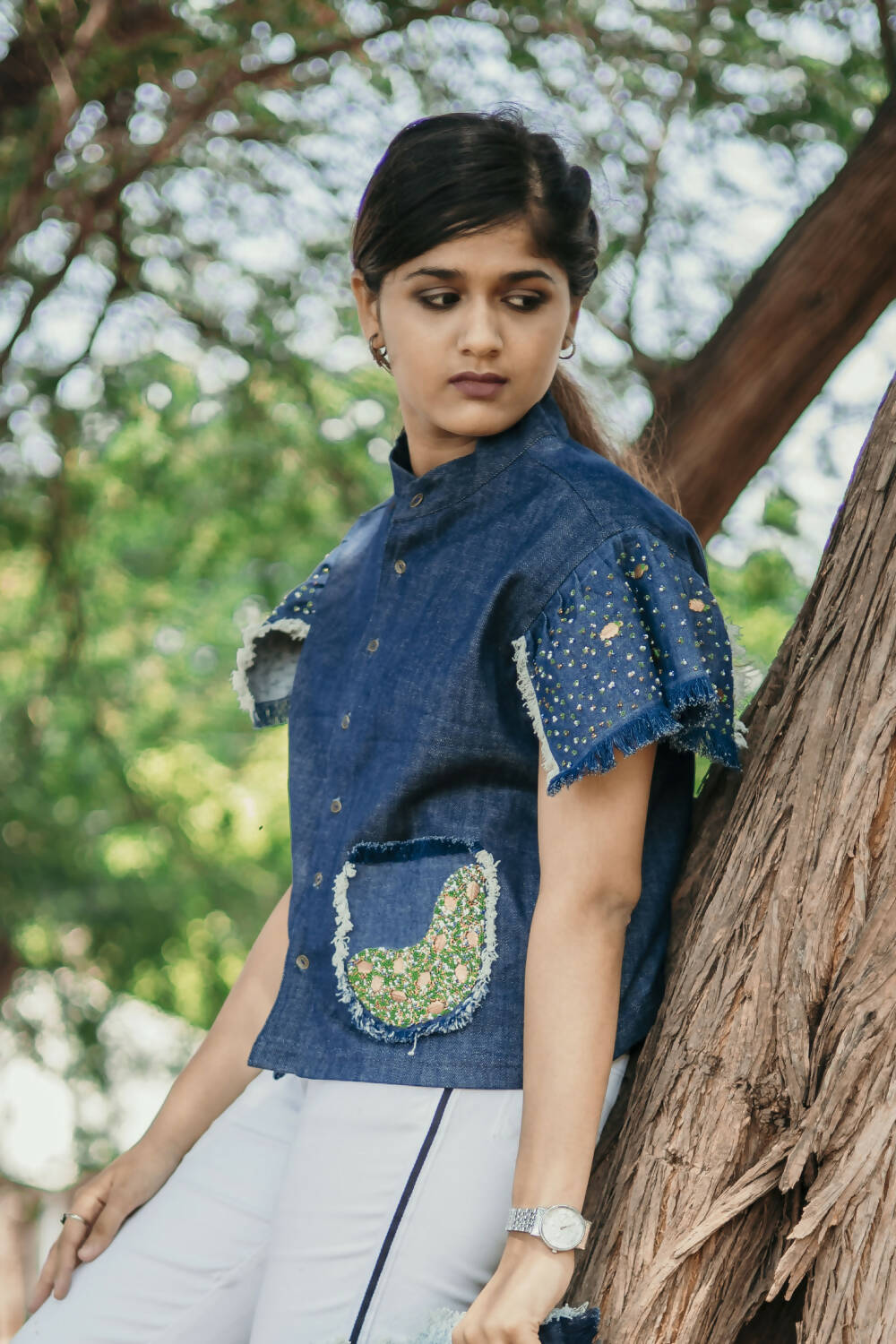 Leaf on The Stage Vest