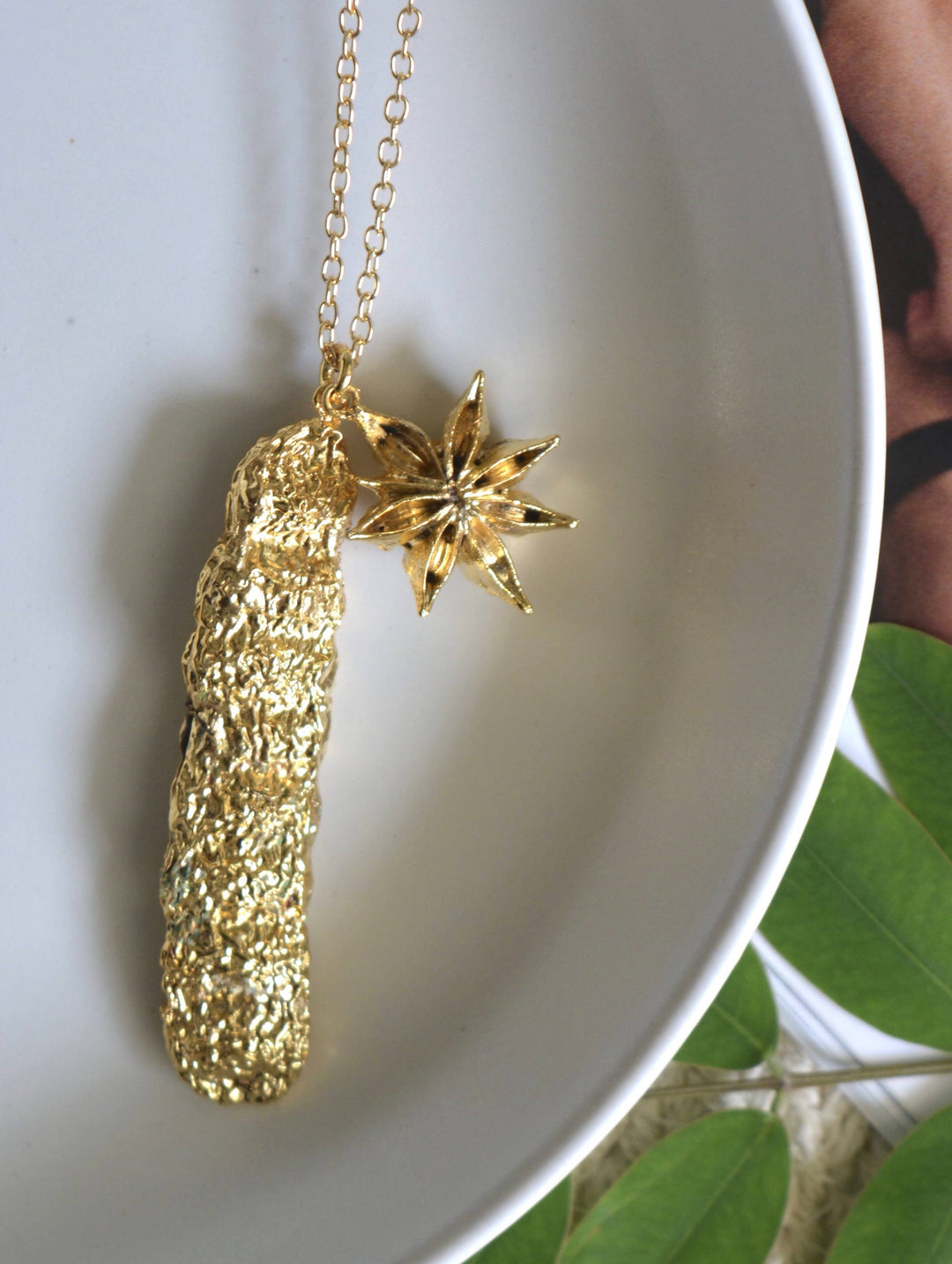 Acacia Neckpiece