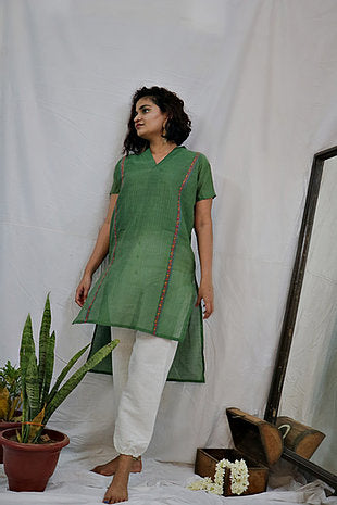 The Woke-Aunty Kurta with Kashmiri embroidery on the ever-royal Green handloom Chanderi.