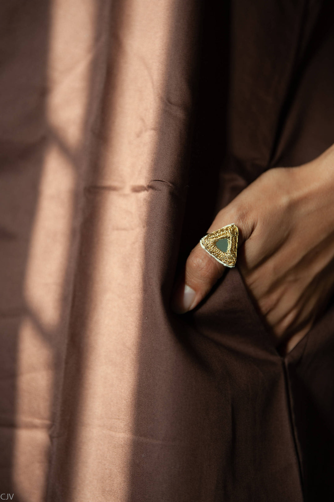 Golden Triangular Mirror Ring