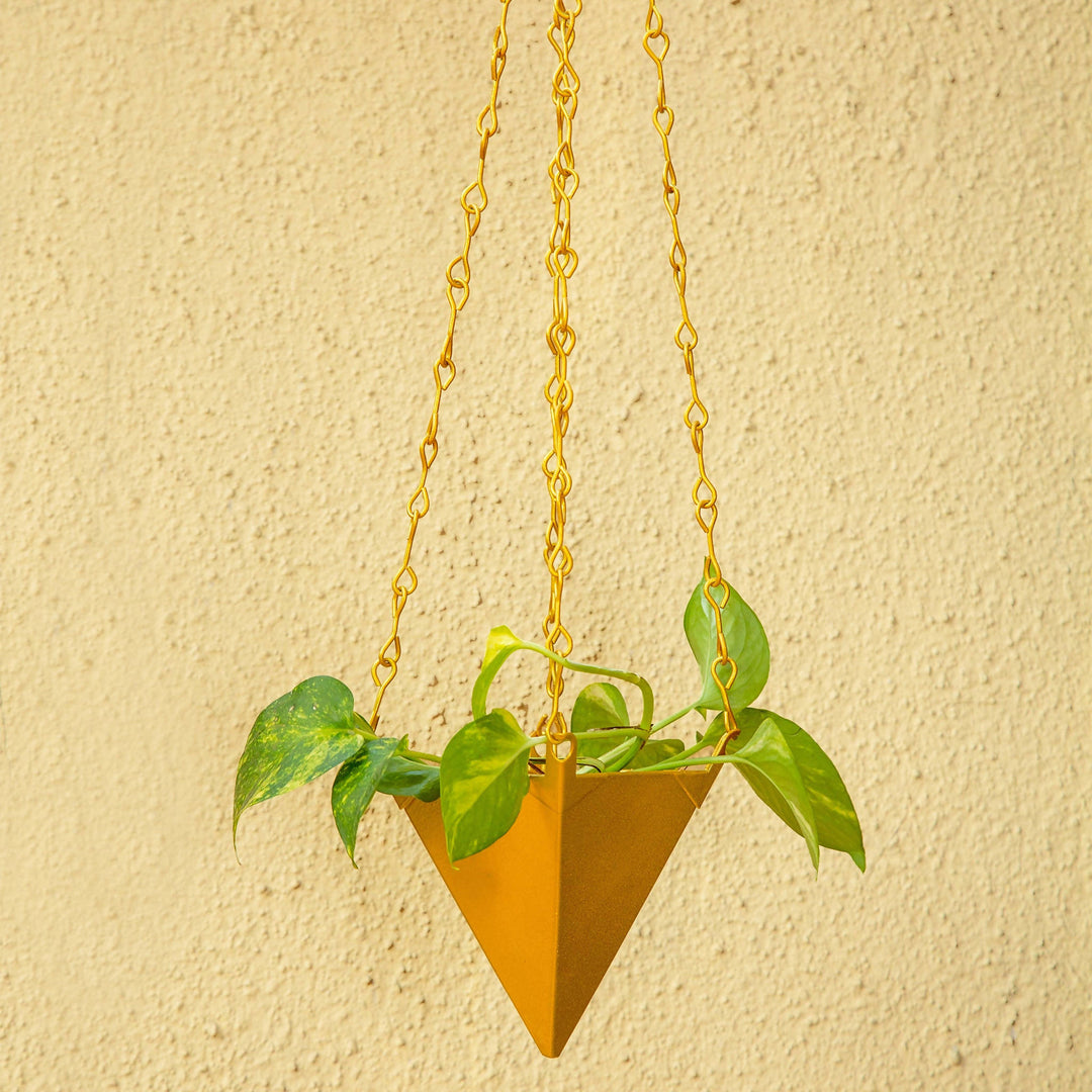Small Amory Pyramid Planter