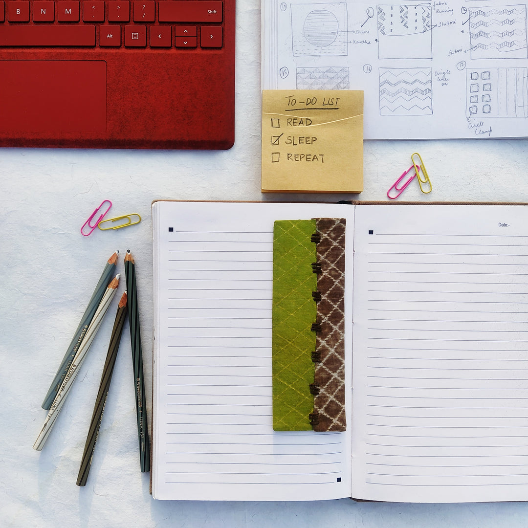 Bookmark - Maroon Checks