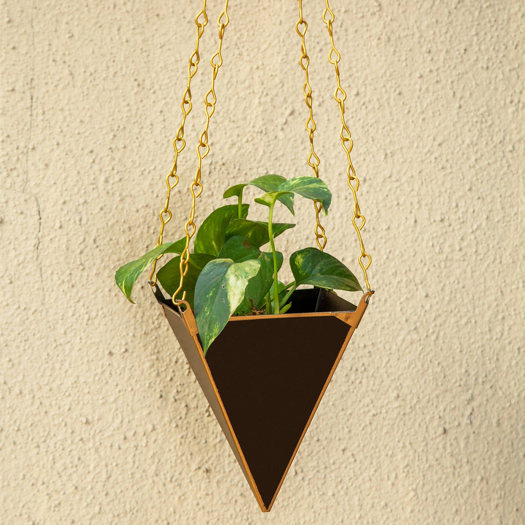 Medium Amory Pyramid Planter