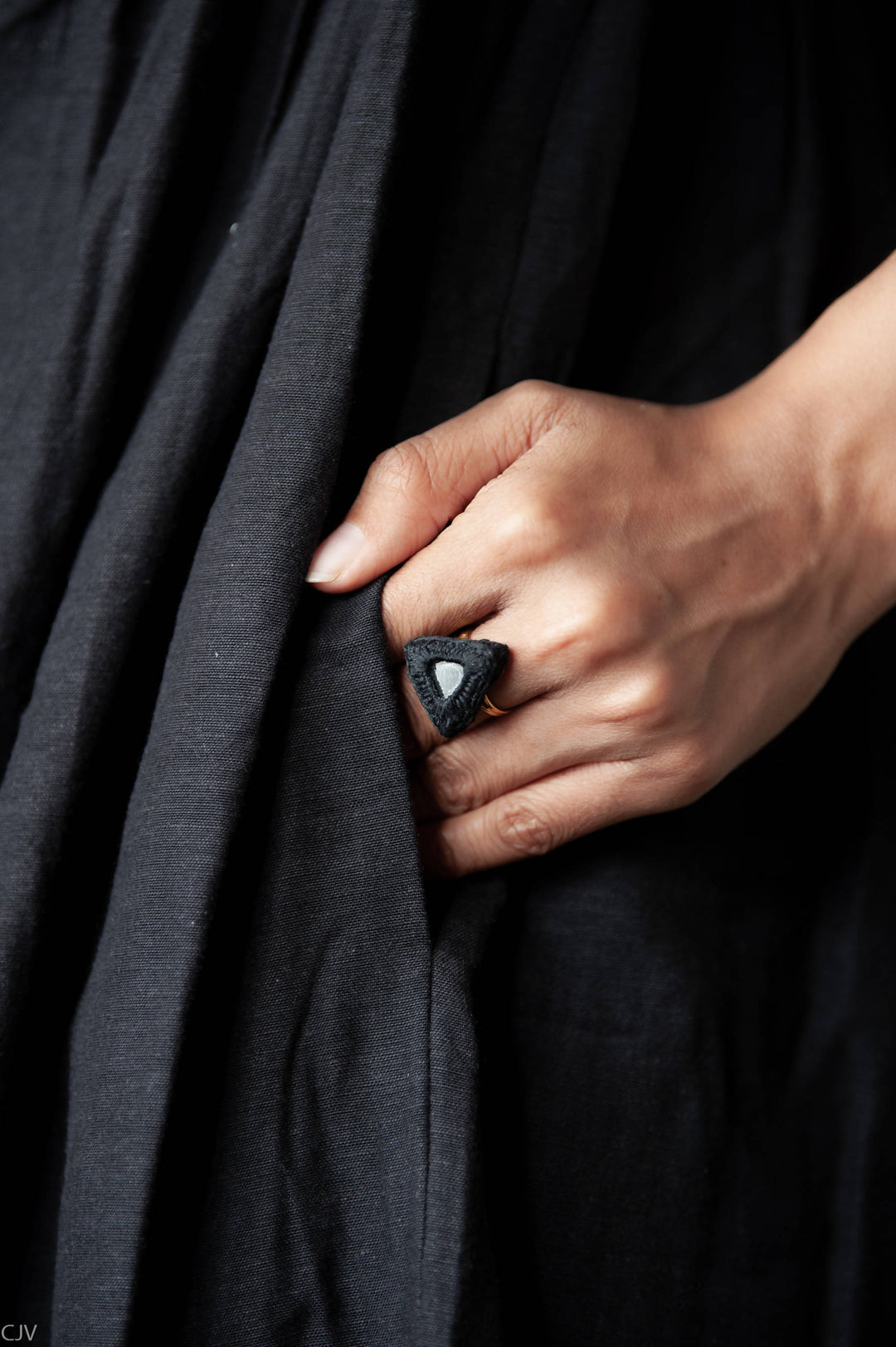 Black Triangular Mirror Ring
