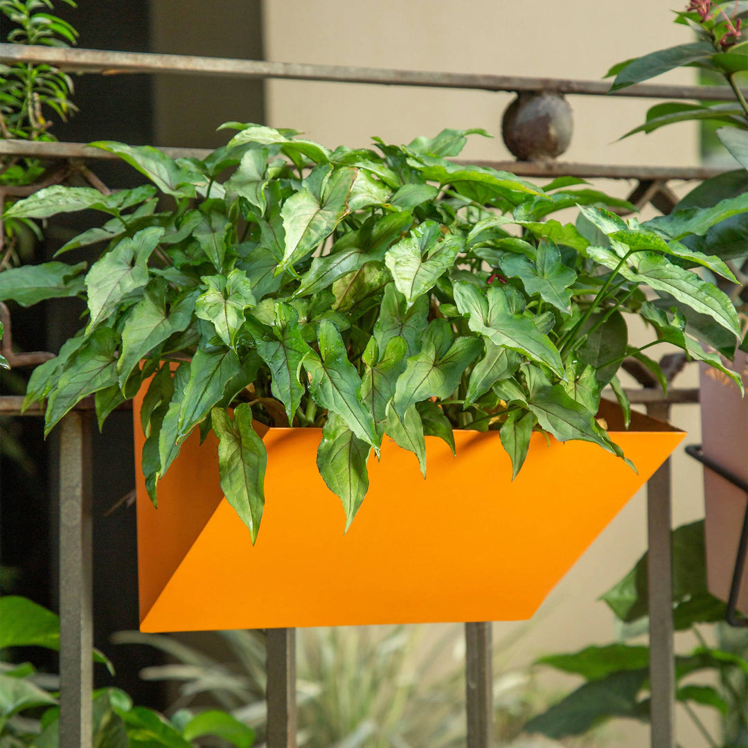 Kavale Railing Adjustable Planter
