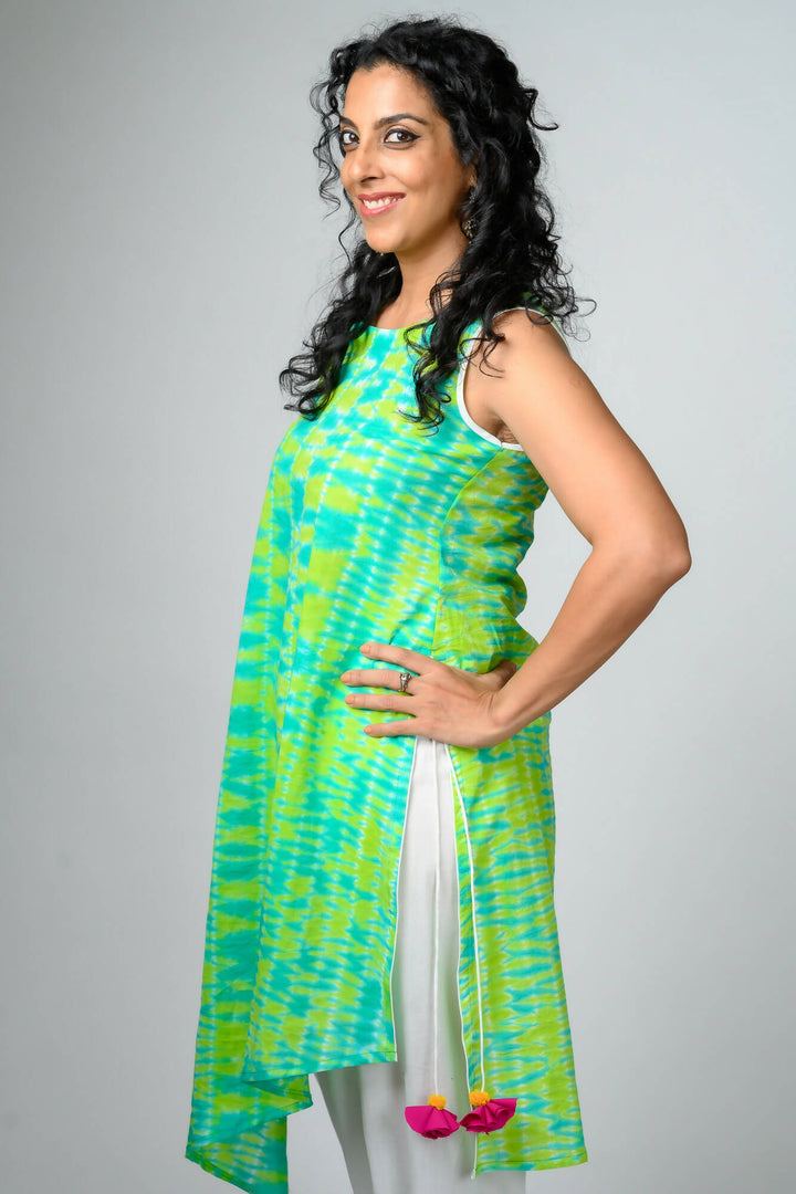 Assymetric beach top
