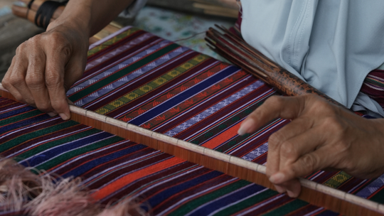 Handloom vs Powerloom and the Differences You Need to Know