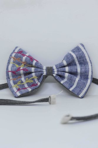 Hand-loomed bow tie with hand embroidery made out of cotton.