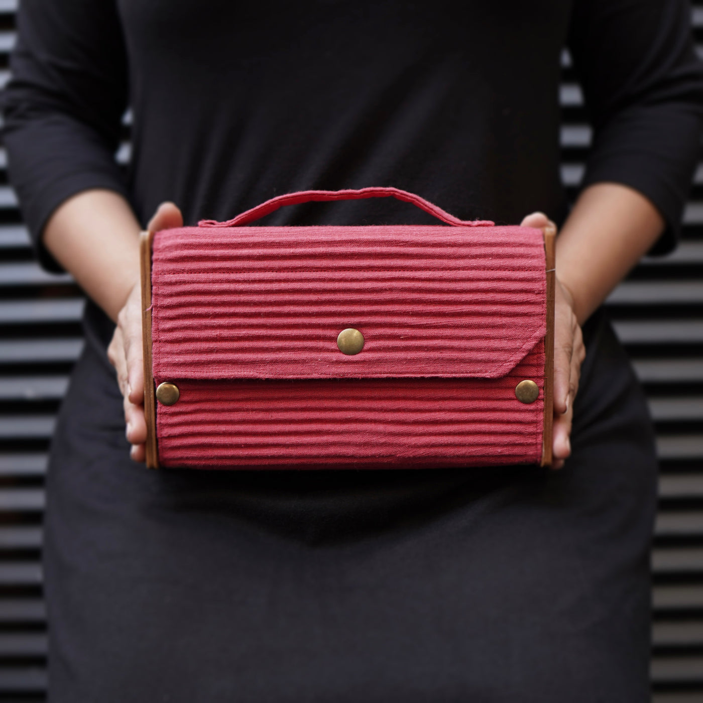 100% handcrafted box clutch comes with 2 de-attachable sleeves