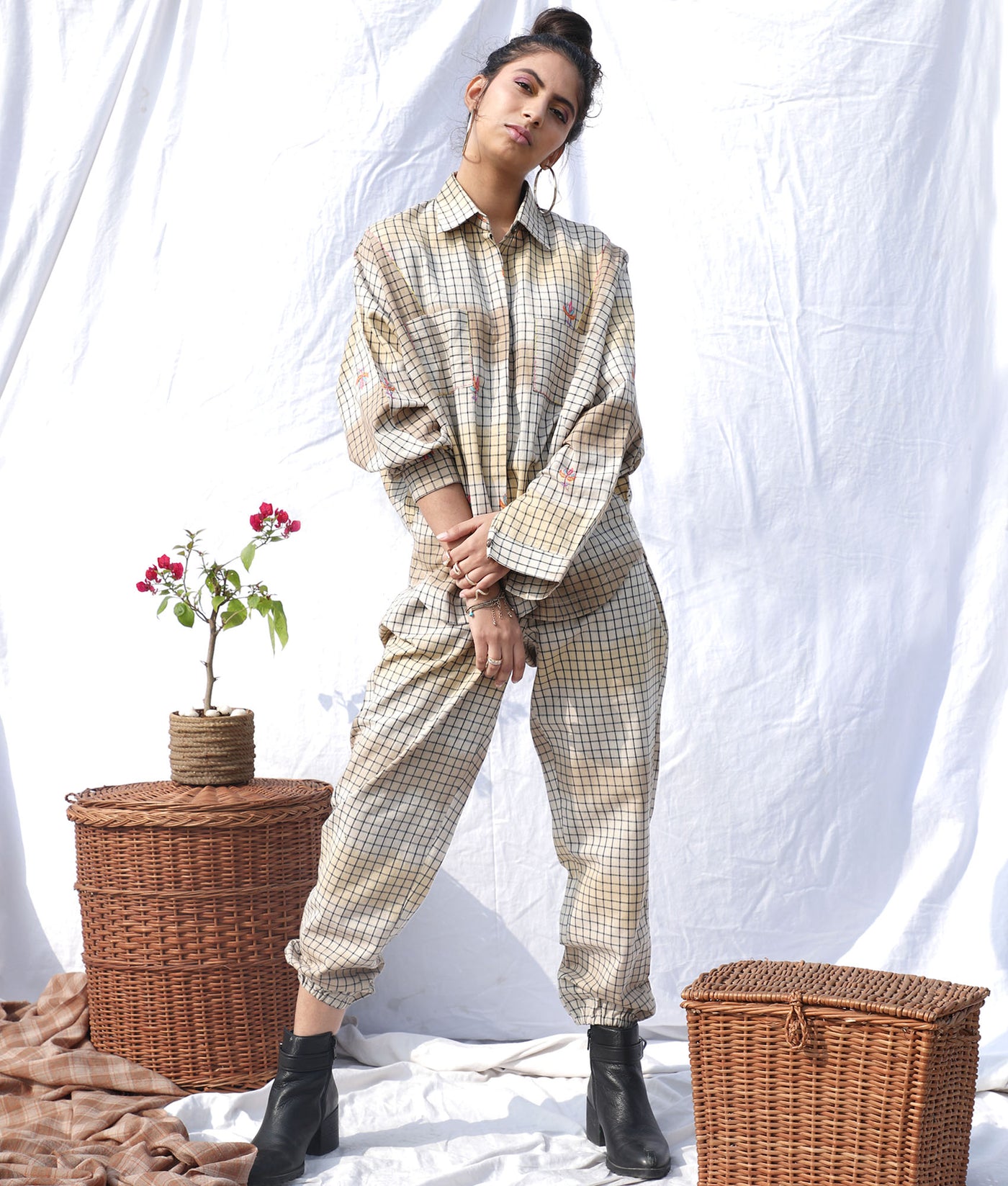 Checkered pants with a scrunched hem. Comfortable fit pants made out of handloom cotton-linen