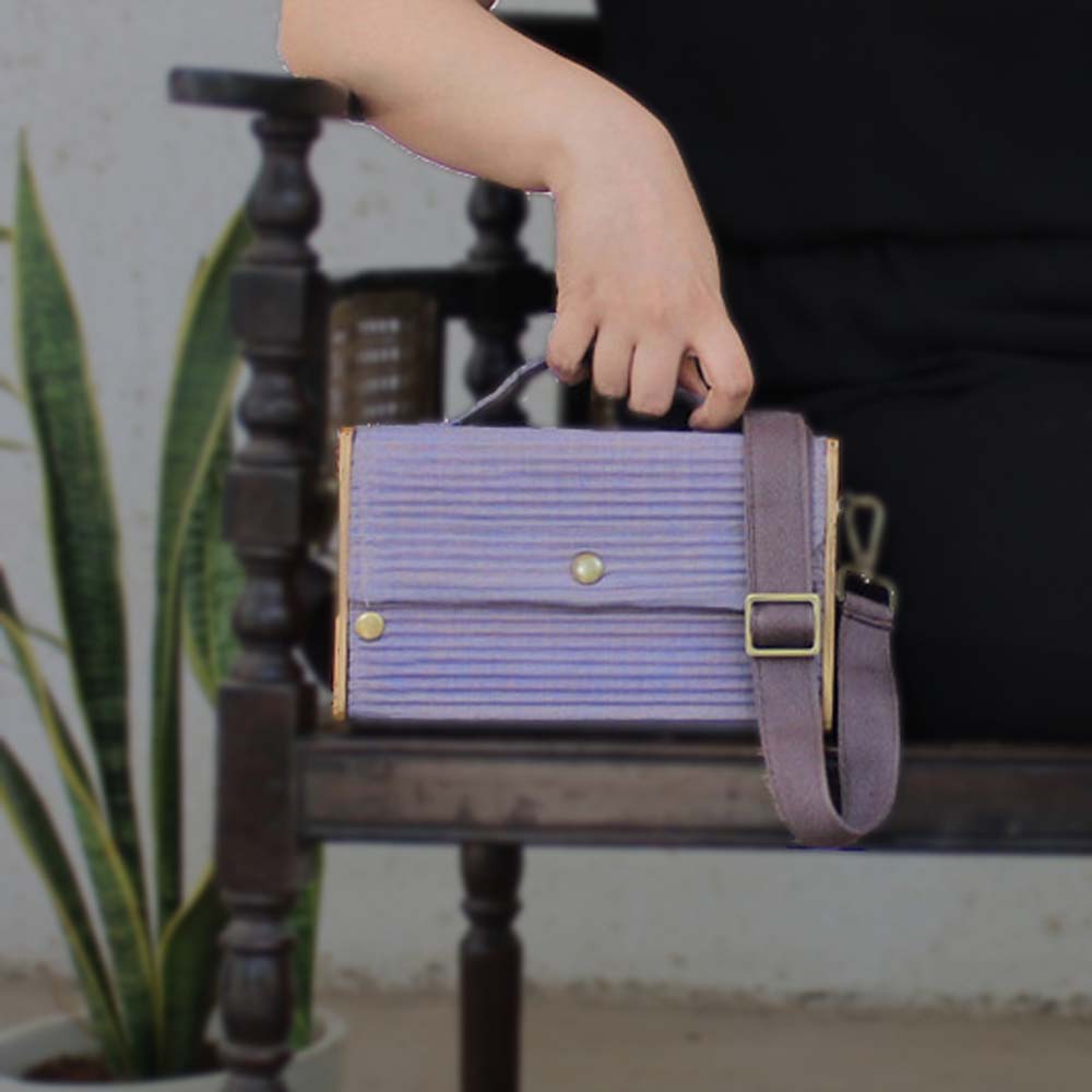 100% handcrafted box clutch comes with a detachable sleeve in a solid mauve shade.