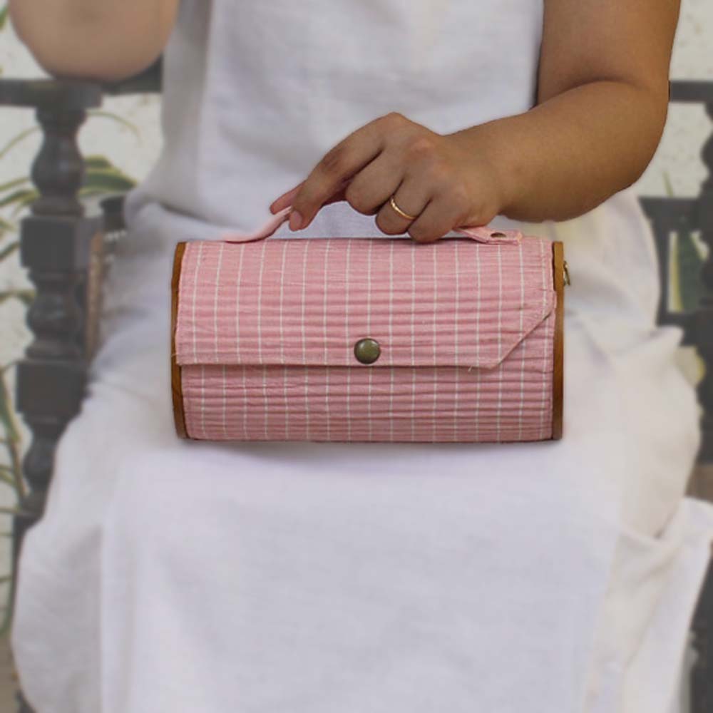 100% handcrafted round clutch comes with 2 detachable sleeves