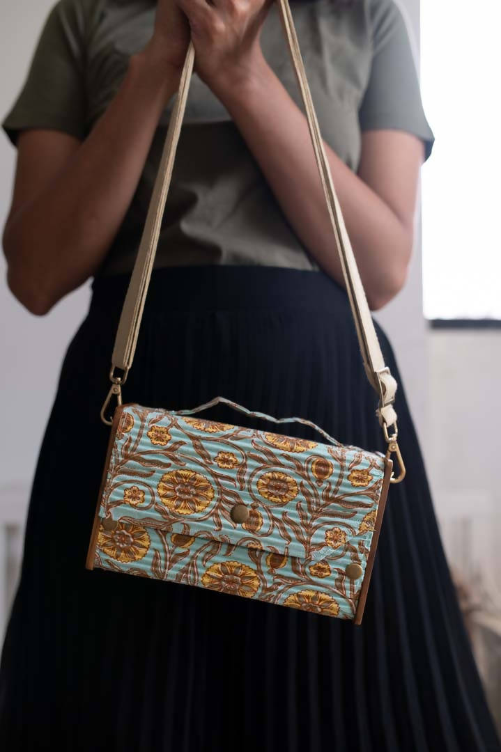 Changeable Sleeve Dream Mist Clutch