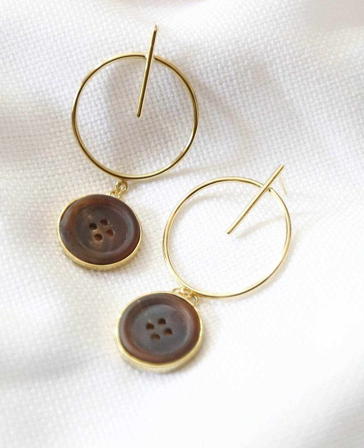Hoop and drop earring made out of gold plated nickel-free brass.