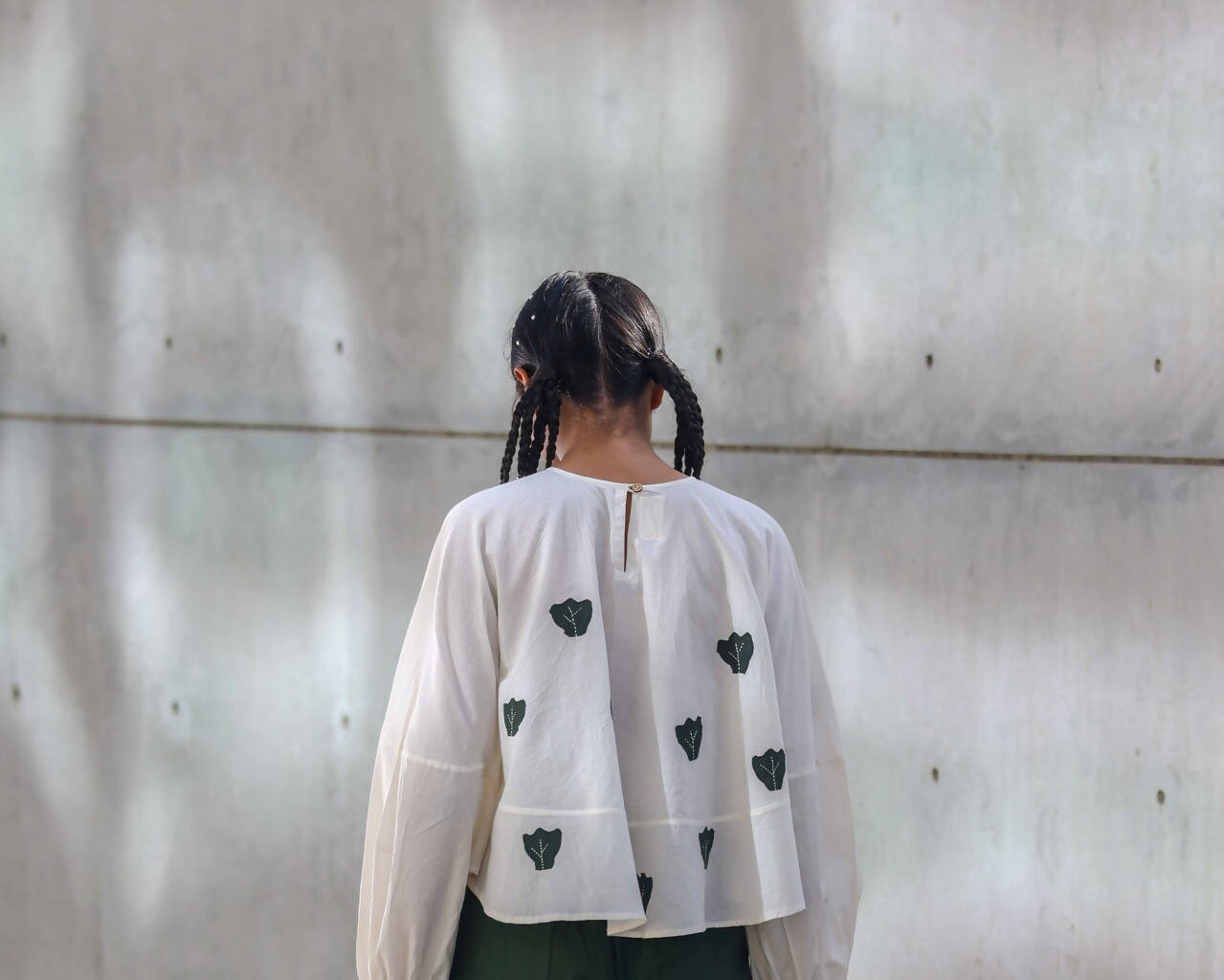 SAPPY FLORA APPLIQUE TOP
